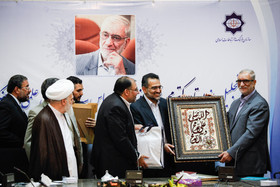 تجلیل از دکتر محمد علی آذرشب